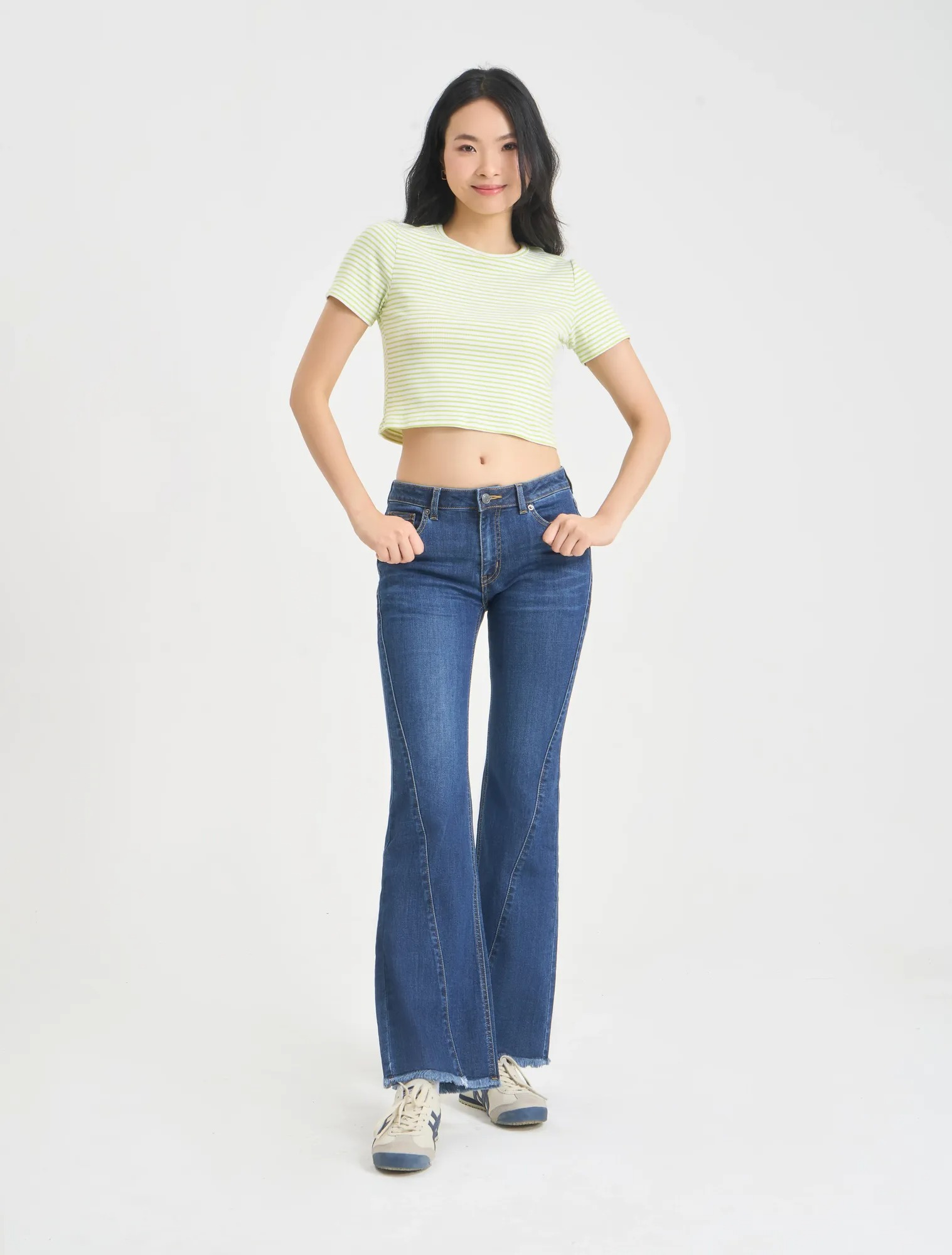 Áo phông croptop nữ hoạ tiết kẻ - Ảnh 2